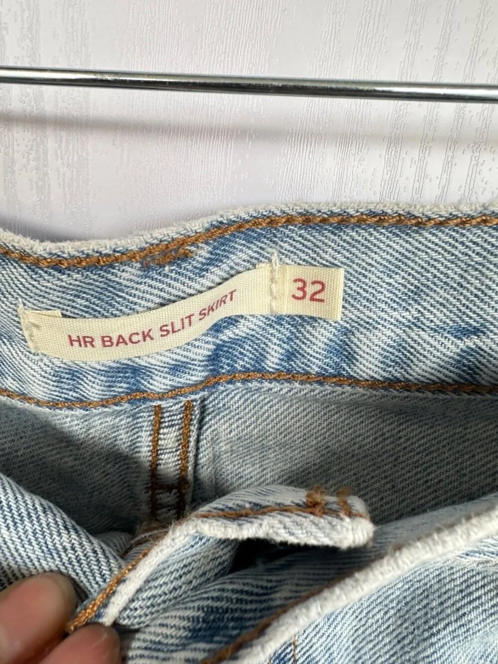 ⭐Levis High-Rise Back Slit Denim Skirt 32 Light Wash Button & Zipper Closure New